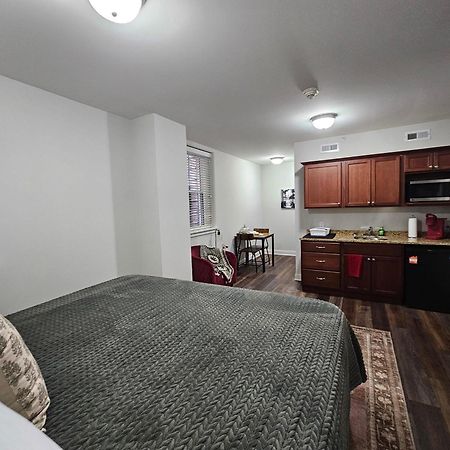 Cozy King Bed Stay At The Historic Inman - 201 섐페인 외부 사진