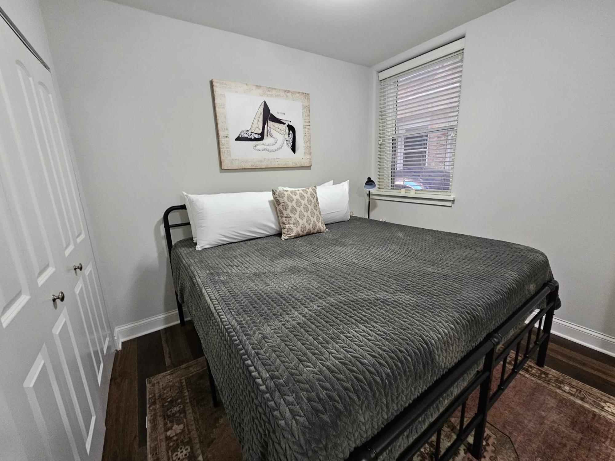 Cozy King Bed Stay At The Historic Inman - 201 섐페인 외부 사진
