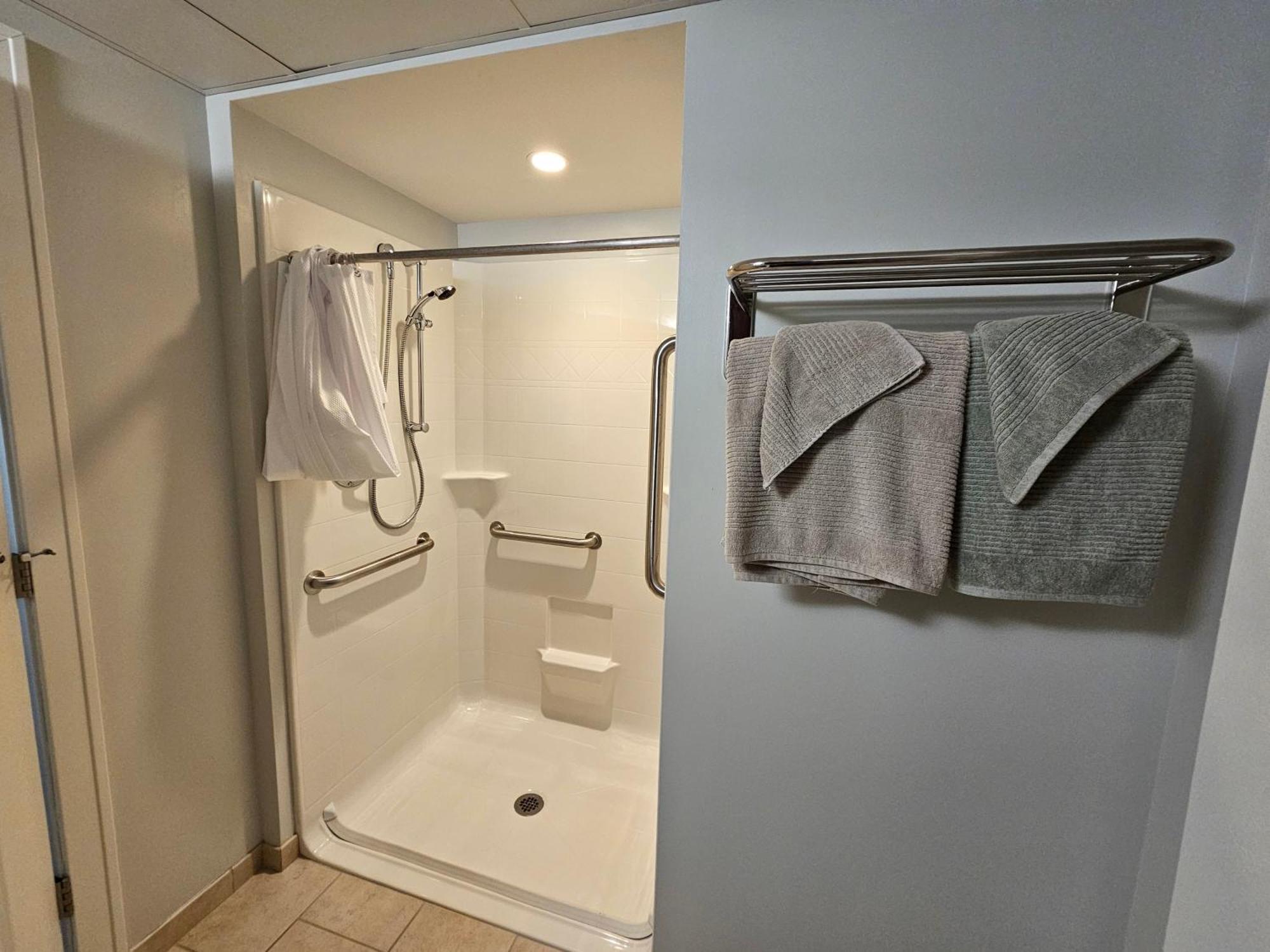 Cozy King Bed Stay At The Historic Inman - 201 섐페인 외부 사진